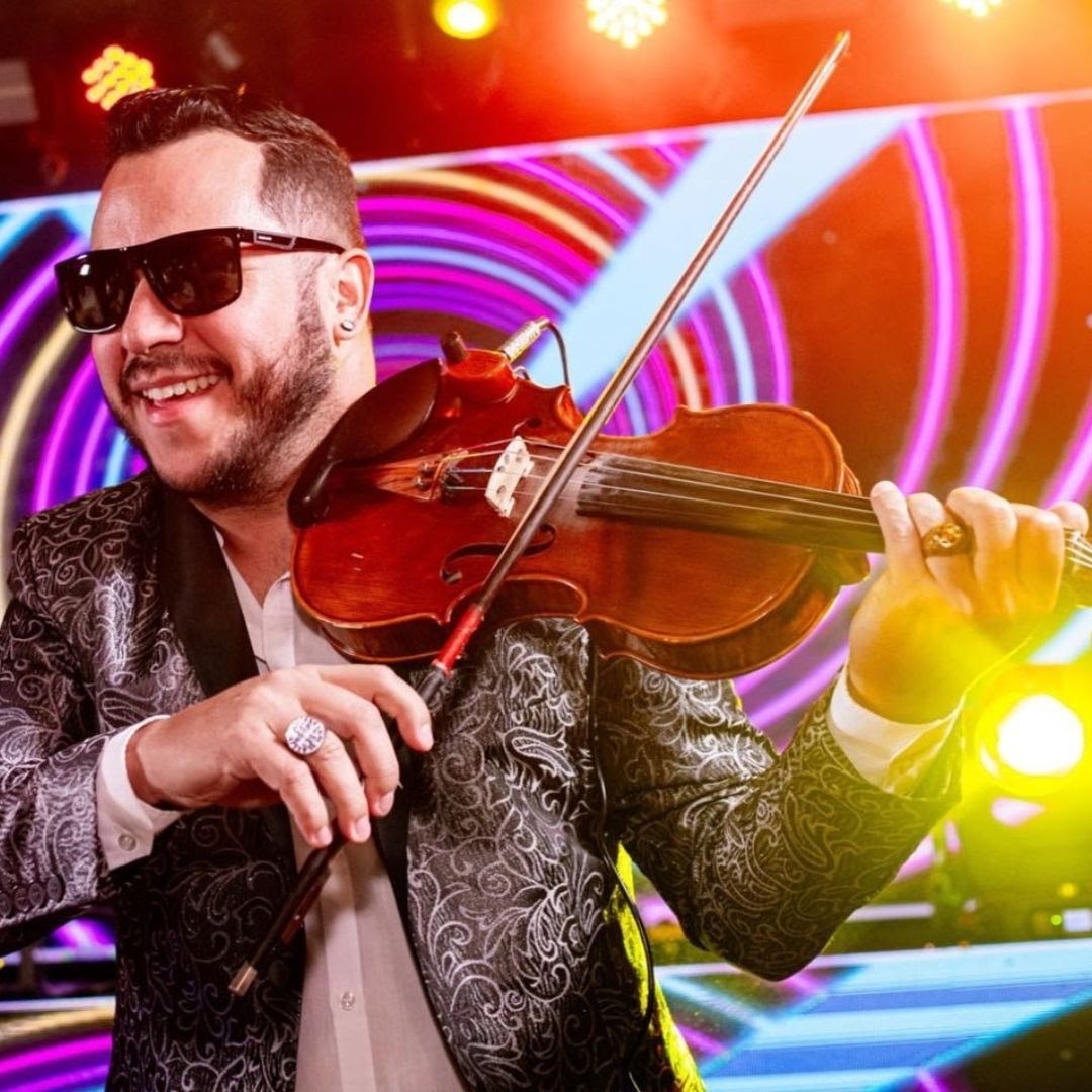 Britto Violinista tocando violino clássico em evento social